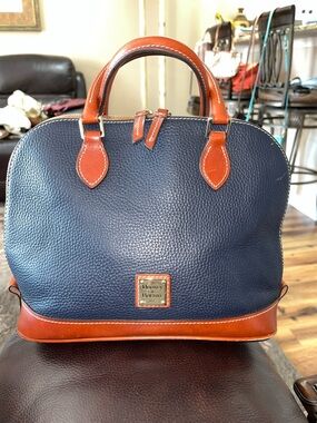 EUC Authentic Dooney&Bourke Pebbled Leather Handbag